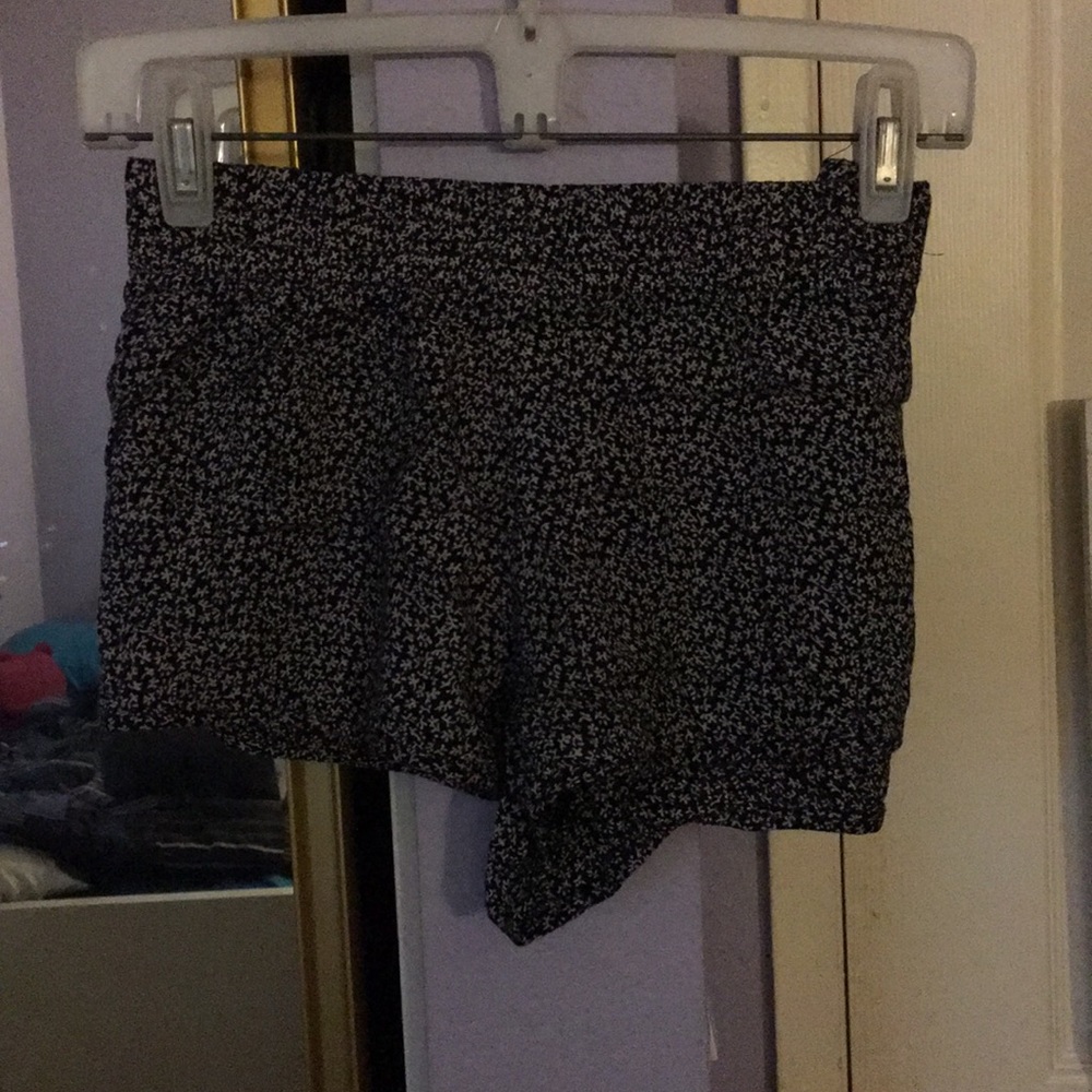 Shorts - Picture 3 of 4